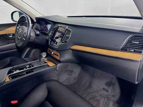 Used 2022 Volvo XC90 T6 Momentum w/ Advanced Package image 36