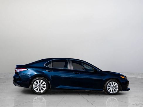 Used 2018 Toyota Camry LE FWD image 5