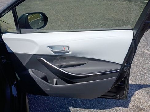 Used 2022 Toyota Corolla XSE image 32