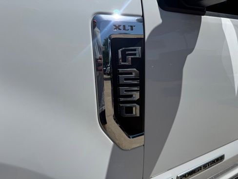 Used 2021 Ford F250 XLT w/ XLT Premium Package AWD/4WD image 11