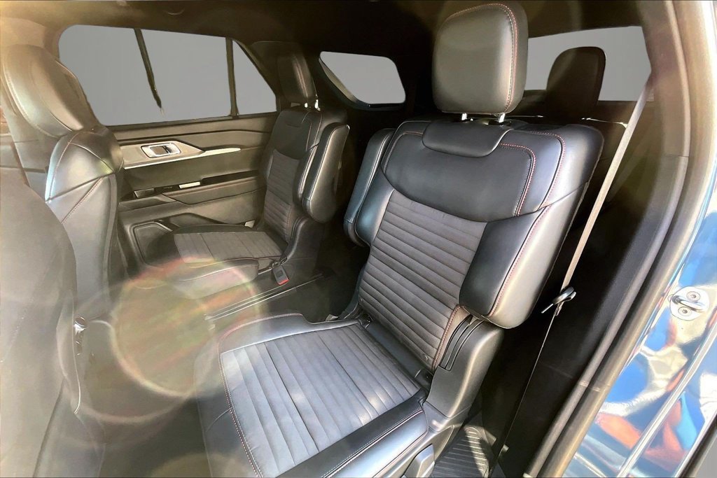 Used 2025 Ford Explorer ST-Line w/ Premium Package RWD image 21