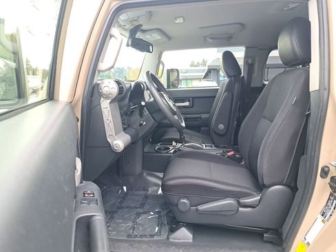 Used 2014 Toyota FJ Cruiser 2WD w/ Convenience Package image 12