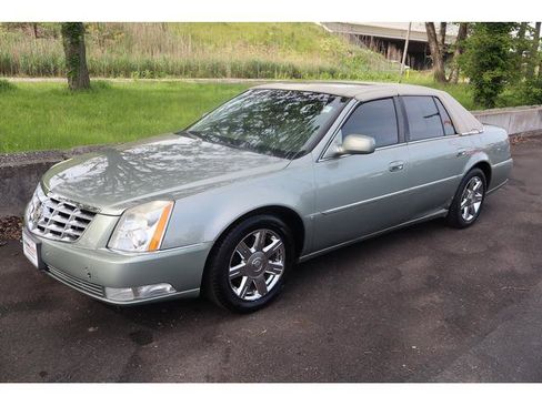 Used 2006 Cadillac DTS w/ Sun And Sound Package FWD image 1