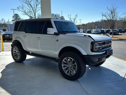 Used 2023 Ford Bronco Outer Banks image 5