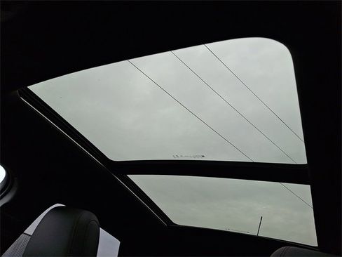 Used 2022 Chevrolet TrailBlazer RS w/ Sun and Liftgate Package image 14