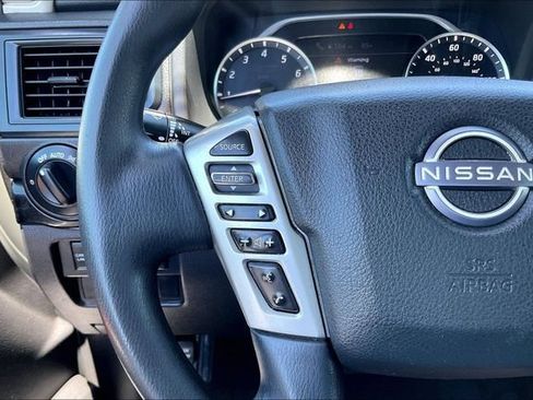 Used 2023 Nissan Titan SV AWD/4WD image 18