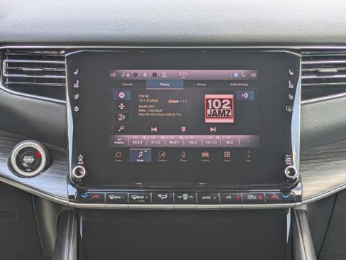 Used 2024 Jeep Wagoneer L Series II image 37