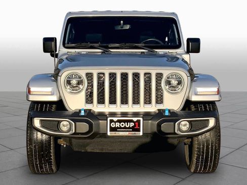Used 2022 Jeep Wrangler Unlimited Sahara w/ Cold Weather Group AWD/4WD image 4