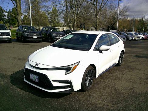 Used 2023 Toyota Corolla SE w/ Carpet Mat Package (TMS) image 1