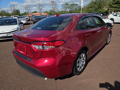 Certified 2025 Toyota Corolla LE FWD image 3