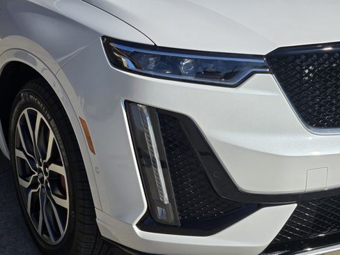 Used 2024 Cadillac XT6 Sport w/ Platinum Package image 13