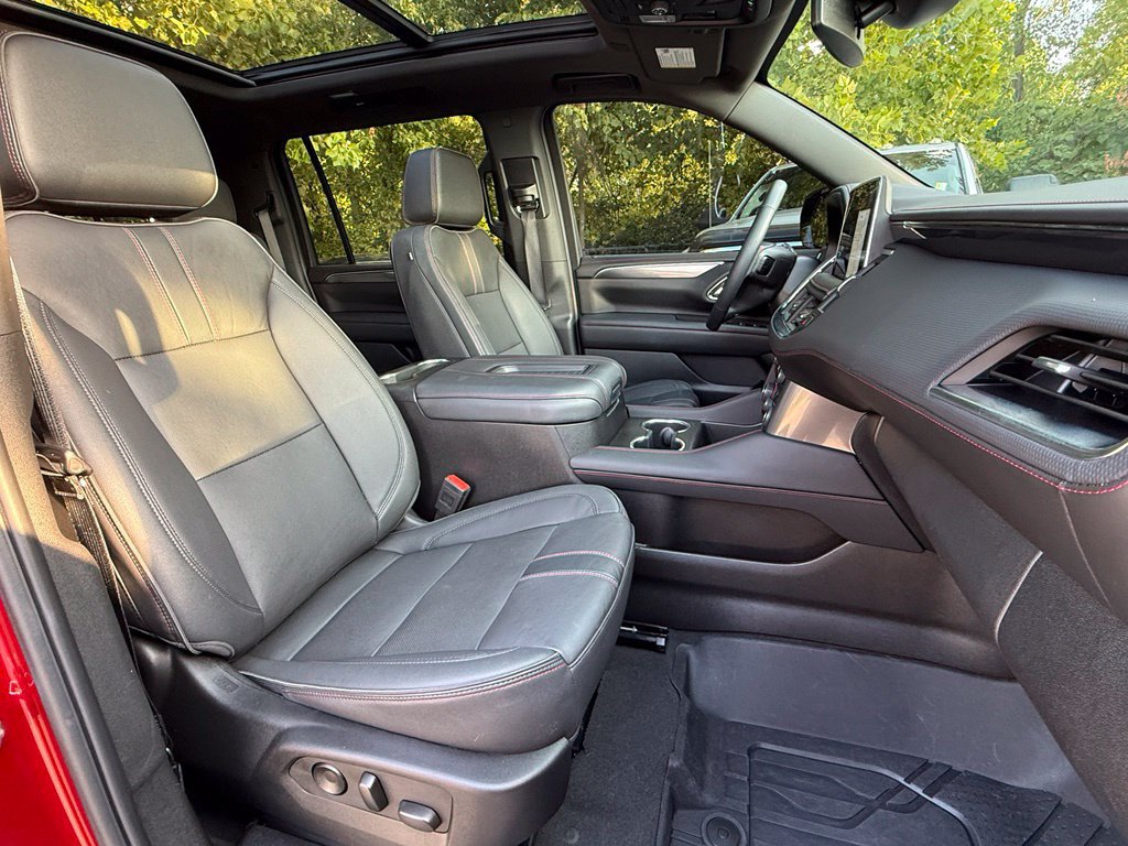Used 2024 Chevrolet Suburban RST w/ Luxury Package AWD/4WD image 46