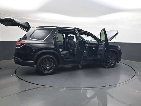 Certified 2023 Honda Pilot TrailSport image 39