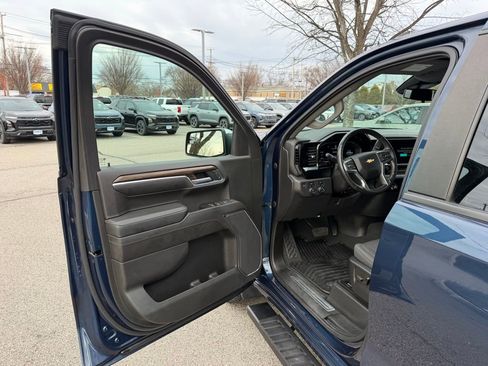 Used 2022 Chevrolet Silverado 1500 LT image 10