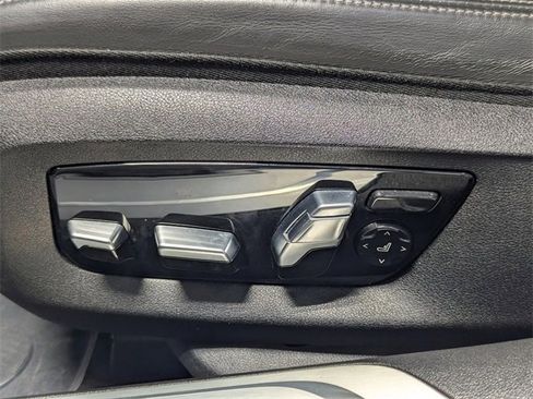 Used 2022 BMW 740i image 13