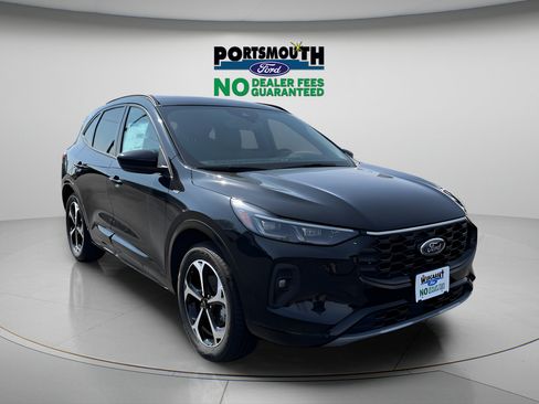 Certified 2025 Ford Escape ST-Line Elite w/ Class II Trailer Tow Package AWD/4WD image 29