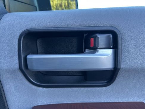 Used 2016 Toyota Sequoia Platinum image 21