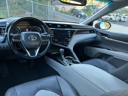 Used 2019 Toyota Camry XLE image 14