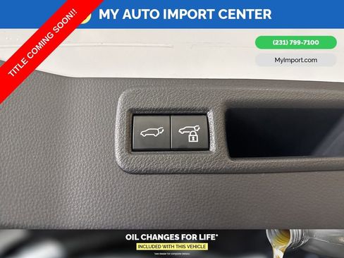 Used 2024 Toyota Venza XLE image 30