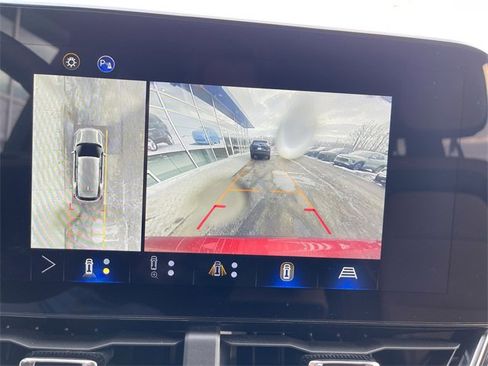 Used 2025 Chevrolet Equinox ACTIV w/ Safety and Technology Package image 15