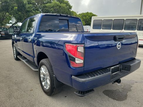 Used 2020 Nissan Titan SL w/ Moonroof Package AWD/4WD image 7