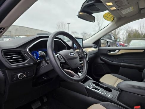 Used 2022 Ford Escape Titanium w/ Titanium Premium Package image 11