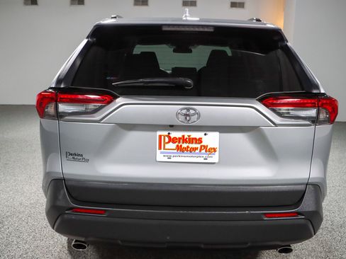 Used 2022 Toyota RAV4 XLE FWD image 8