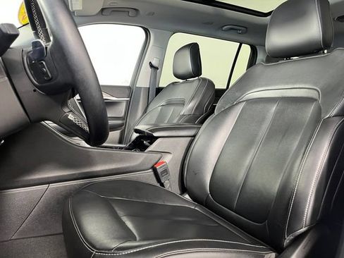Used 2022 Jeep Grand Cherokee L Limited w/ Black Appearance Package AWD/4WD image 17