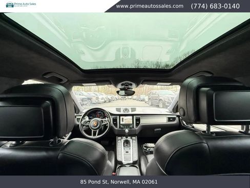 Used 2018 Porsche Macan Turbo AWD/4WD image 18