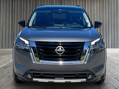Used 2022 Nissan Pathfinder Platinum w/ Cargo Package FWD image 4