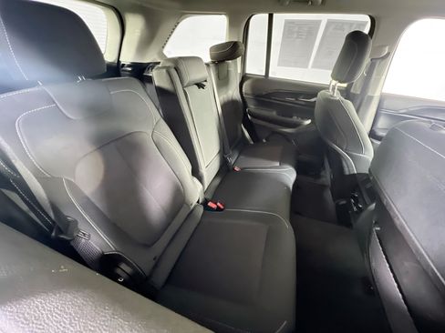 Used 2023 Jeep Grand Cherokee Laredo AWD/4WD image 24
