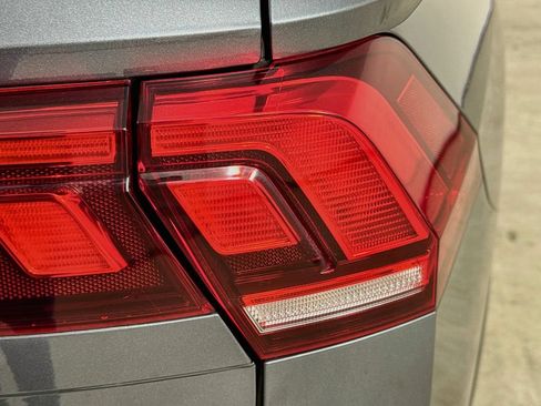 Used 2021 Volkswagen Tiguan SE FWD image 33