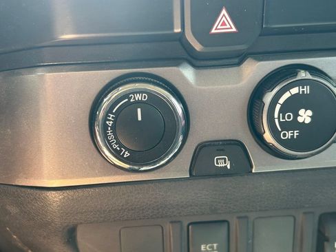 Used 2019 Toyota Tacoma SR5 AWD/4WD image 24
