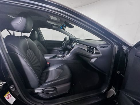Used 2018 Toyota Camry SE w/ Convenience Package FWD image 29