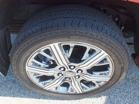Used 2025 Toyota Sequoia Capstone AWD/4WD image 27