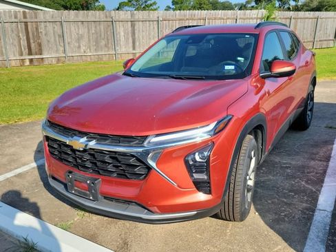 Used 2024 Chevrolet Trax LT w/ Driver Confidence Package FWD image 11
