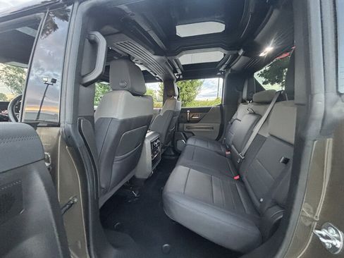 Used 2025 GMC Hummer EV 3X w/ LPO, Sport Package AWD/4WD image 11