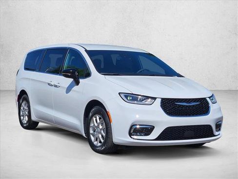 New 2026 Chrysler Pacifica Select FWD image 7