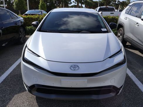 Used 2024 Toyota Prius XLE FWD image 5