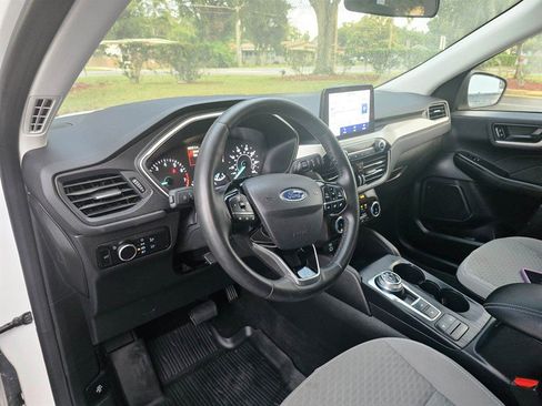 Used 2022 Ford Escape SE w/ SE Sport Appearance Package image 9
