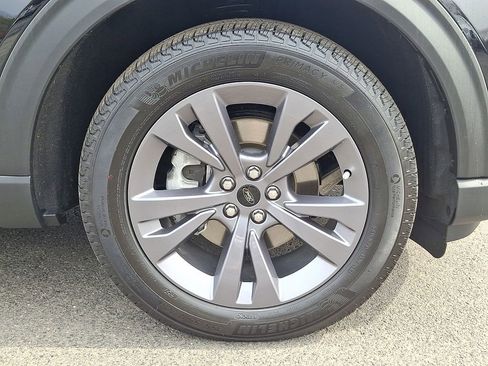 Certified 2025 Ford Explorer Active w/ Active Comfort Package AWD/4WD image 9