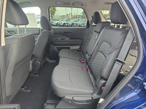 New 2025 Nissan Pathfinder SV image 22