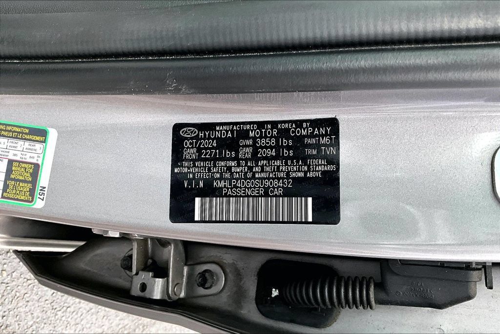 Used 2025 Hyundai Elantra Limited FWD image 18
