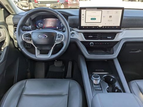 Used 2025 Ford Explorer Active w/ Active Comfort Package image 16