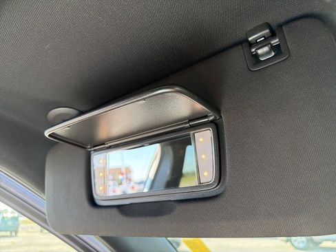 Used 2023 Chevrolet Traverse LT image 29