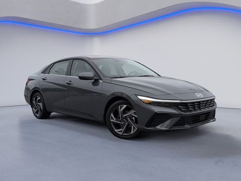 New 2026 Hyundai Elantra Limited FWD image 2