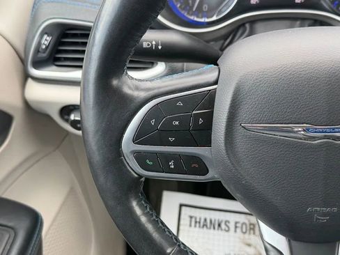 Used 2021 Chrysler Pacifica Touring-L image 16