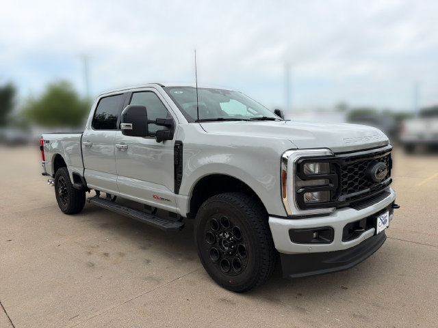 New 2026 Ford F350 Lariat w/ Black Appearance Package AWD/4WD image 2