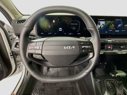 Used 2025 Kia K4 EX FWD image 11