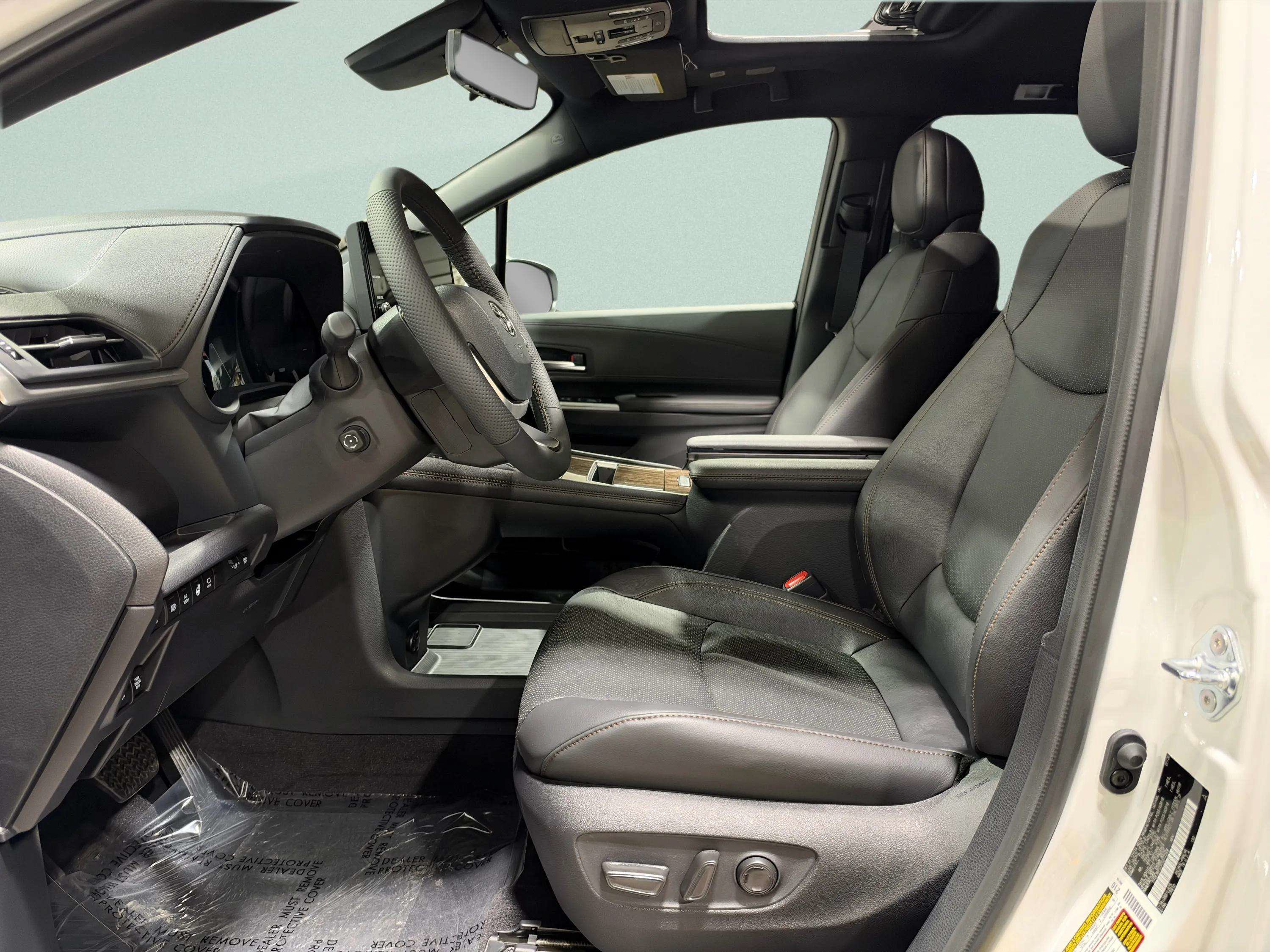 Used 2026 Toyota Sienna Platinum AWD/4WD image 30